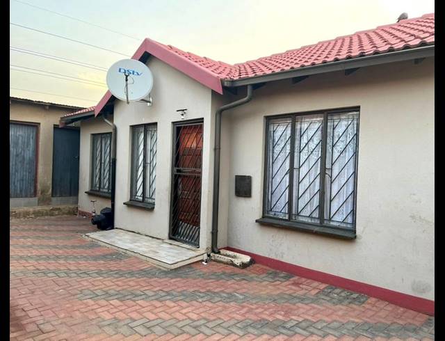 3 BEDROOM HOUSE FOR SALE IN PROTEA GLEN